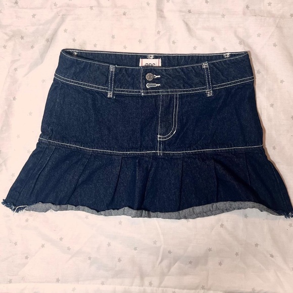 Raven Denim Pleated Mini Skirt- Urban Outfitters - Picture 1 of 3